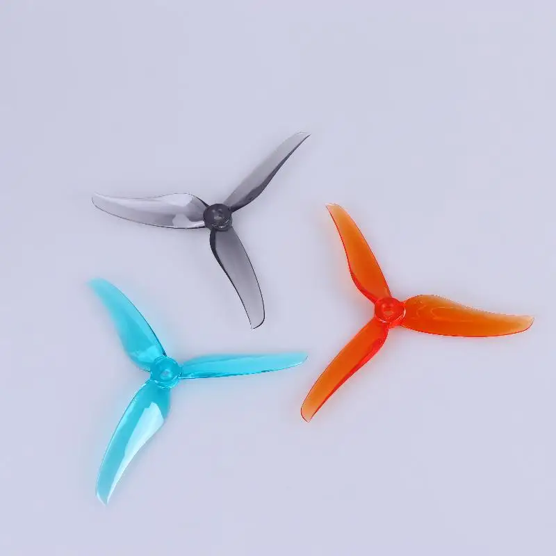 Hélice T-Motor T5146 5 pouces 3 pales installée sur un drone FPV, prête pour la course, lot de 4