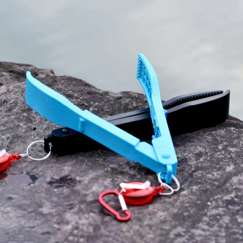Multifunctional Fishing Fish Clips Fishing Body Grip Clamp Gripper Grabber Hand Controller Fish Clip Pliers with Lock Switch