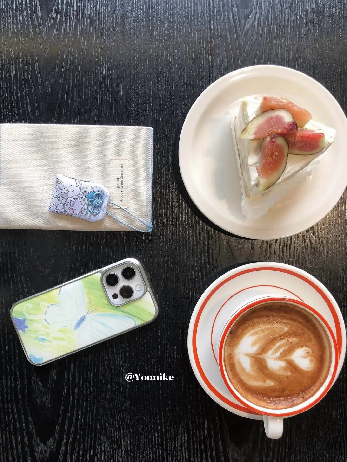 Korean Minimalist Blue Polka Dot Y2K Design Phone Case
