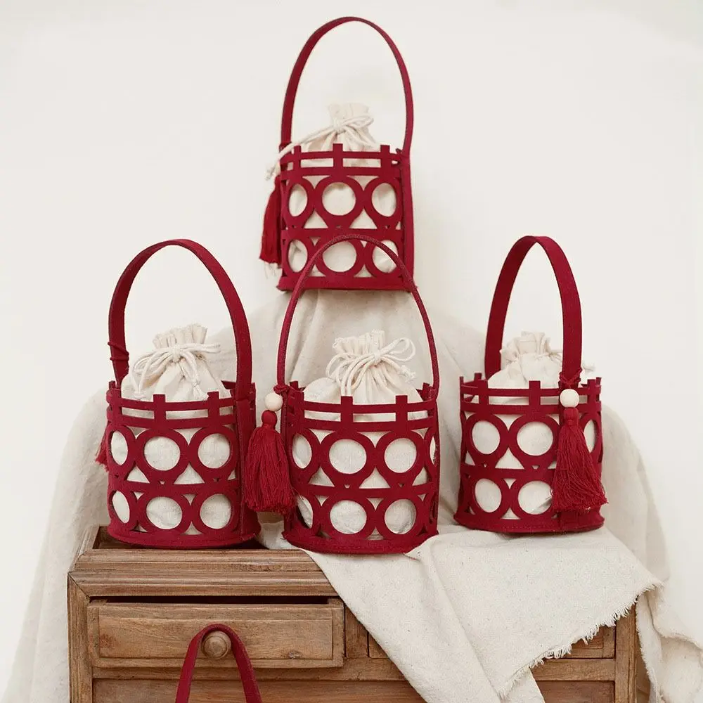 

Chinese wedding Candy Bags Red Portable Hollowing Felt Bride Groom Handle Bag Wedding-favor Gift Package Bags Party Supplies