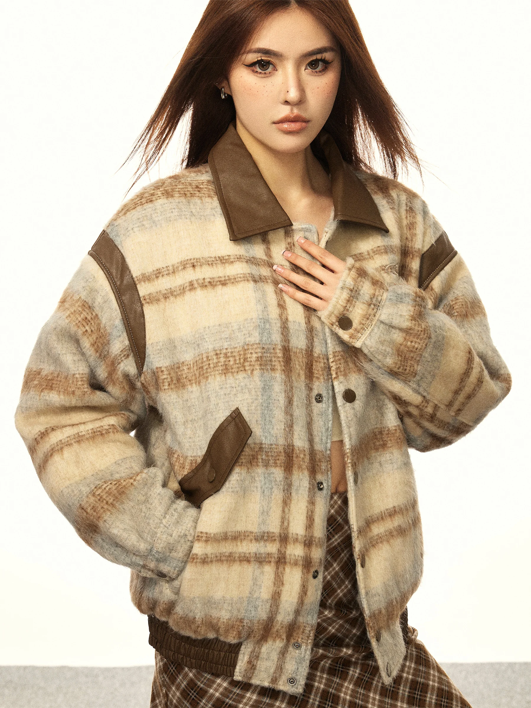 

American Retro Plaid Thickened Woolen Jacket for Women's Winter Haute Couture, Niche Patchwork PU Leather Jacket Trend