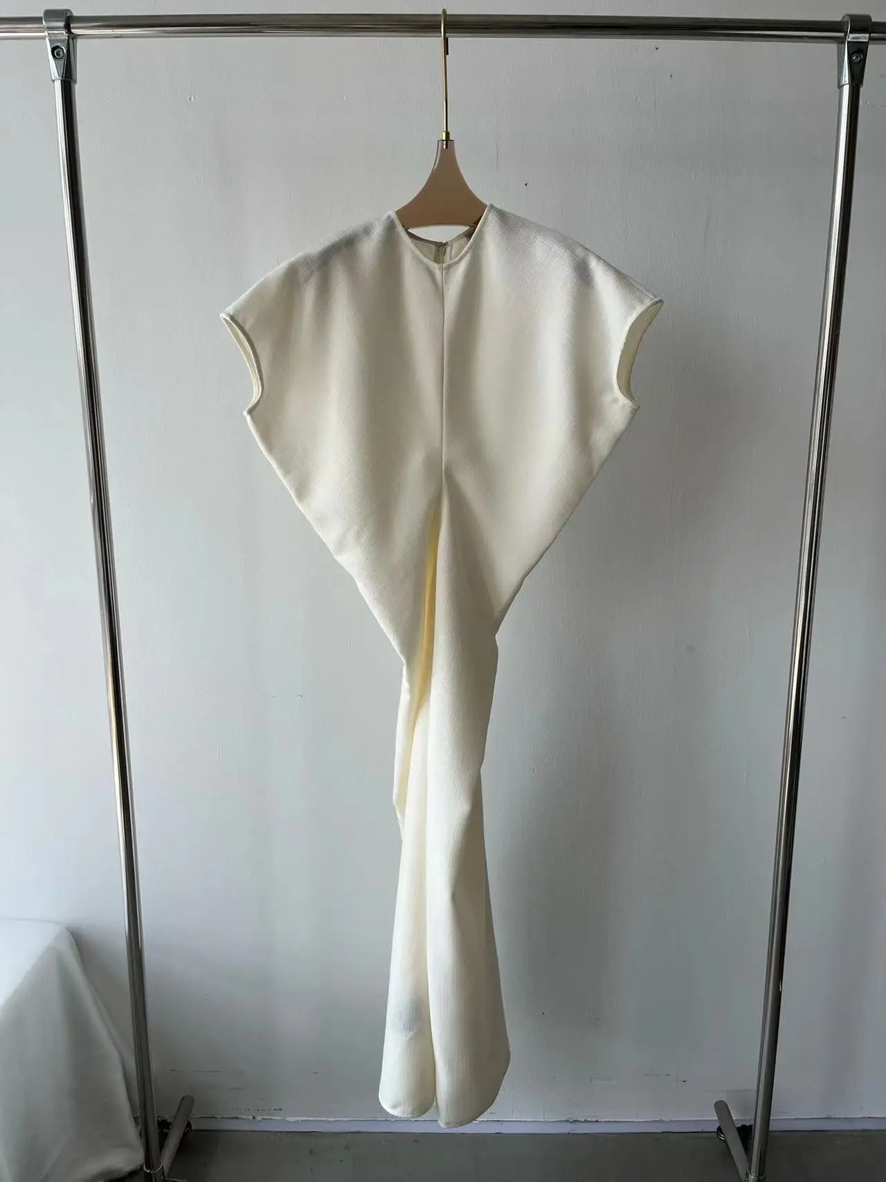 

Tot* 2023 Spring/Summer New Scandinavian Minimalist Three-Dimensional Cropped Linen Waist Commuter Dress Women's Dress