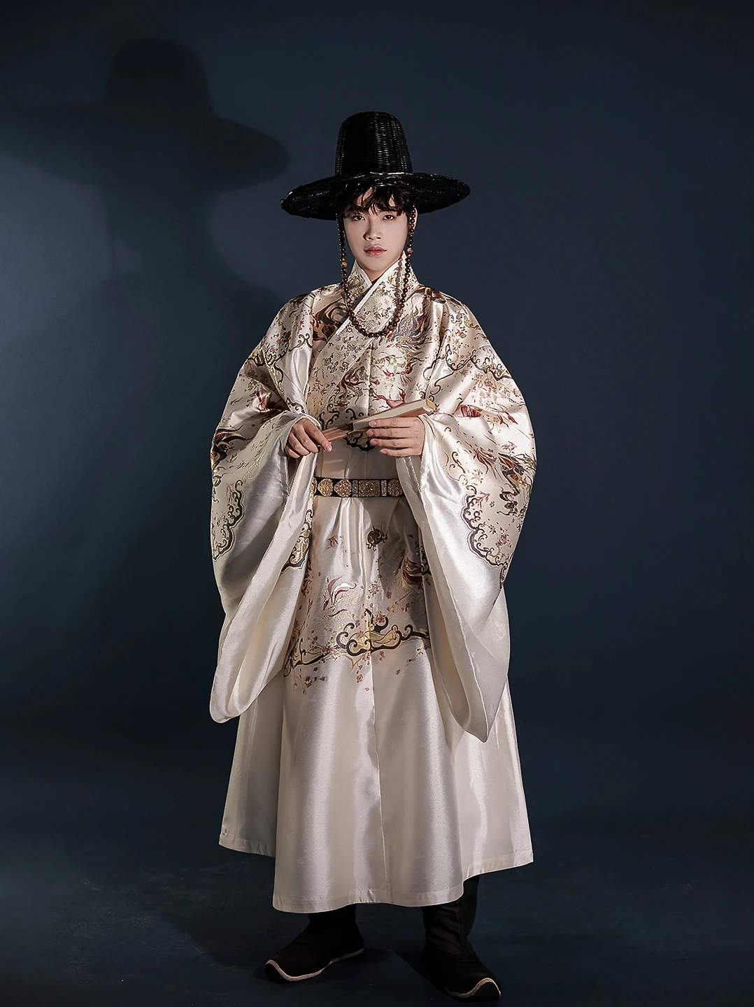 

Bai Zhou Ji Hanfu Men's Ming Dynasty Taoist Robe Round Neck Gorgeous Wedding Dress Weaving Gold Makeup Flower Yarn Jinyiwei