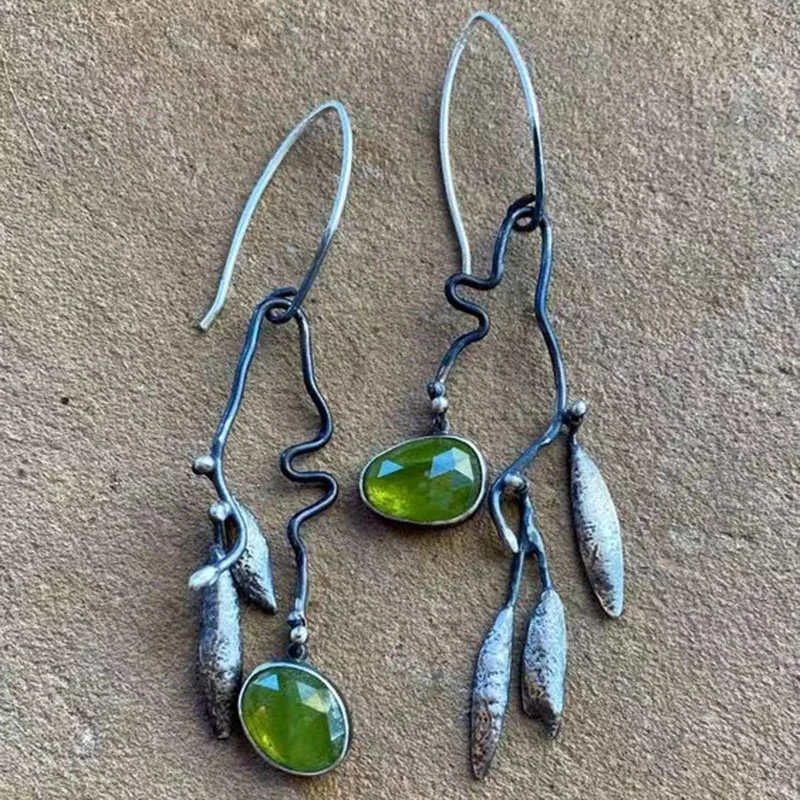 

Vintage Leaf Metal Green Crystal Pendant Women's Earrings Asymmetric Ethnic Jewelry 2023 New Women's Earrings