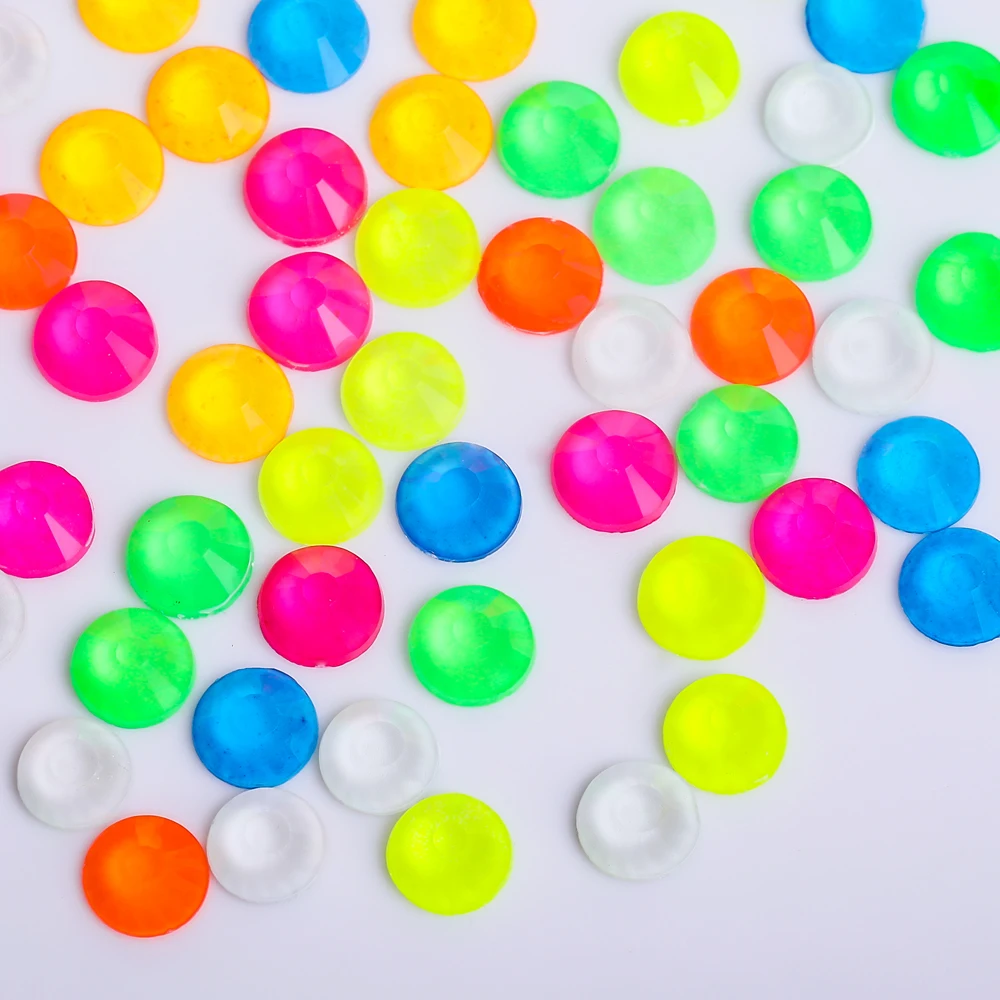 Großhandel SS3-SS30 Glitzer neue Süßigkeiten festes Gelee Neon nicht Hot Fix Strass Strass Kristalle Edelsteine für Hochzeits kleid – Detail 1