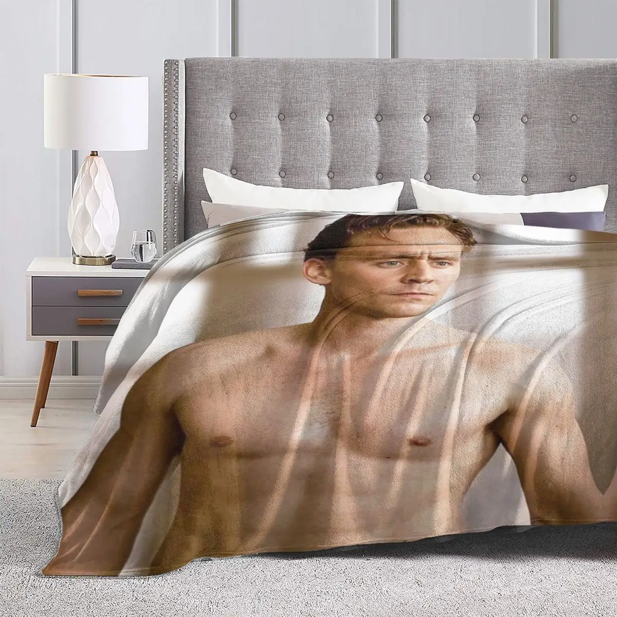 Tom Hiddleston Shirtless ��� ��ȣ ���� �÷��� �� ���� ��⼺ �淮 ���� ������ ��� ħ�� �� ħ�뺸