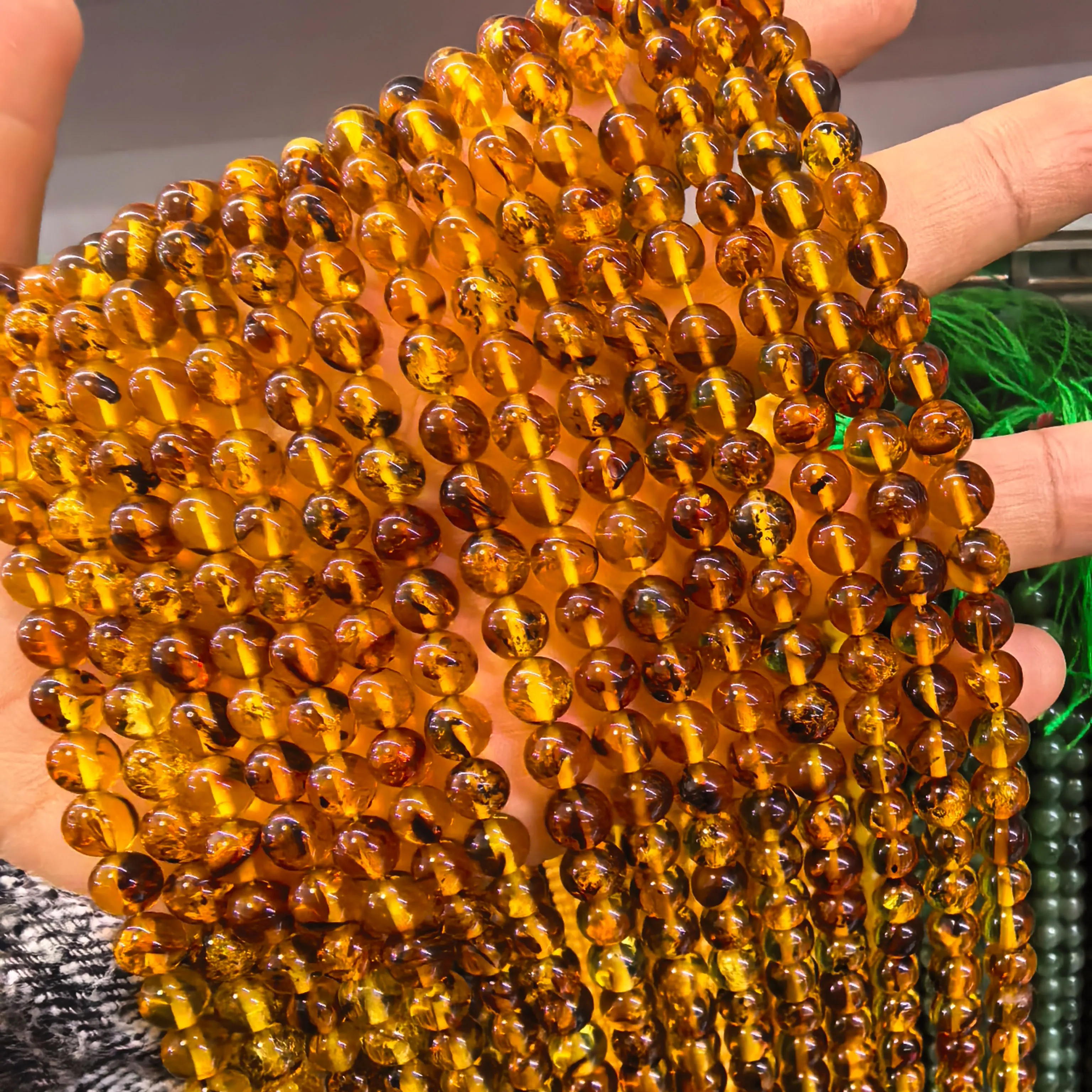Natürliche, reine Bernstein-Bienenwachsperlen, 6/7 mm, werden zur Herstellung hochwertiger Geschenke, Halsketten, Armbänder, Ohrringe, leichter Luxus-Schmuck mit losen Perlen verwendet.