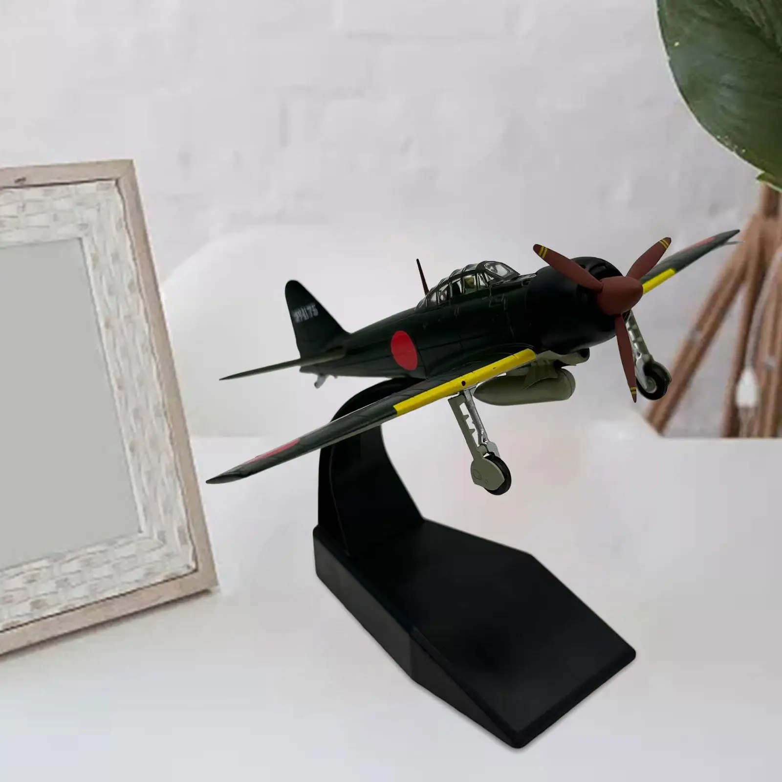 

1/72 Alloy Plane Model Collectables Ornaments Airplane Model Aircraft for Cafe Shelf Bar Desktop Collection Gifts