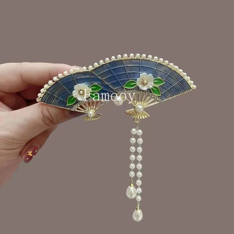 

2024 Fashionable Ethnic Style New Fan-shaped Tassel Women's Hair Clip