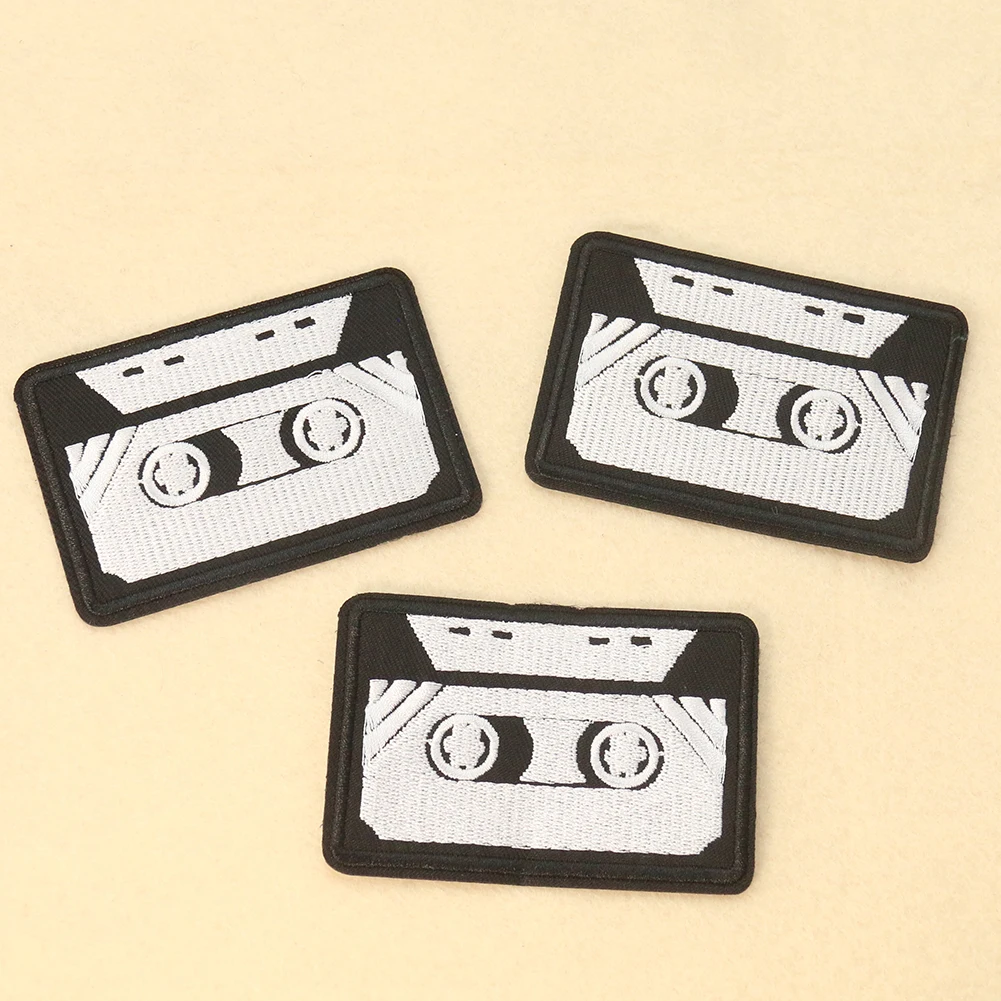 2Pc Cartoon Stereoscopic Effect Recorder Tape Radio Cd Player Embroidery Iron Patch Applique T-Shirt Hat Sewing Crafts Ornament