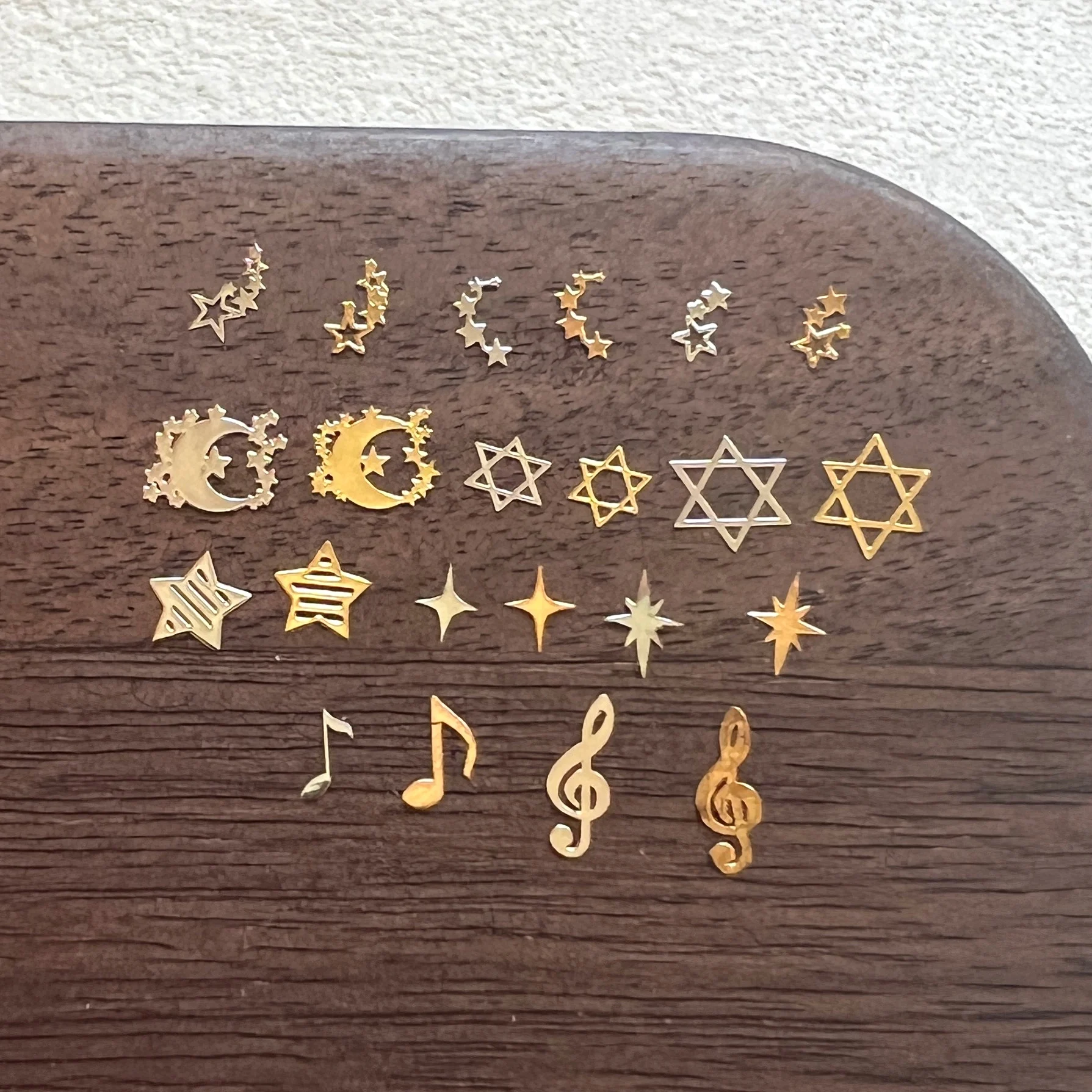 Approx. 100pcs/bag Silver/Gold Star Music Sign non-adhesive Soft Metal Sticker Metal Slices Nail Art Decoration M13