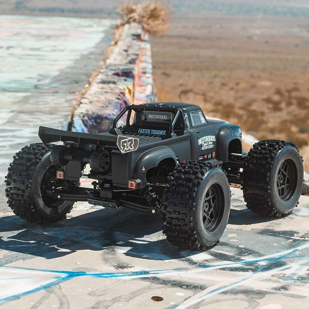 ARRMA 最新V5型 ノトーリアス1/8 Amazon.com: ARRMA 1/8
