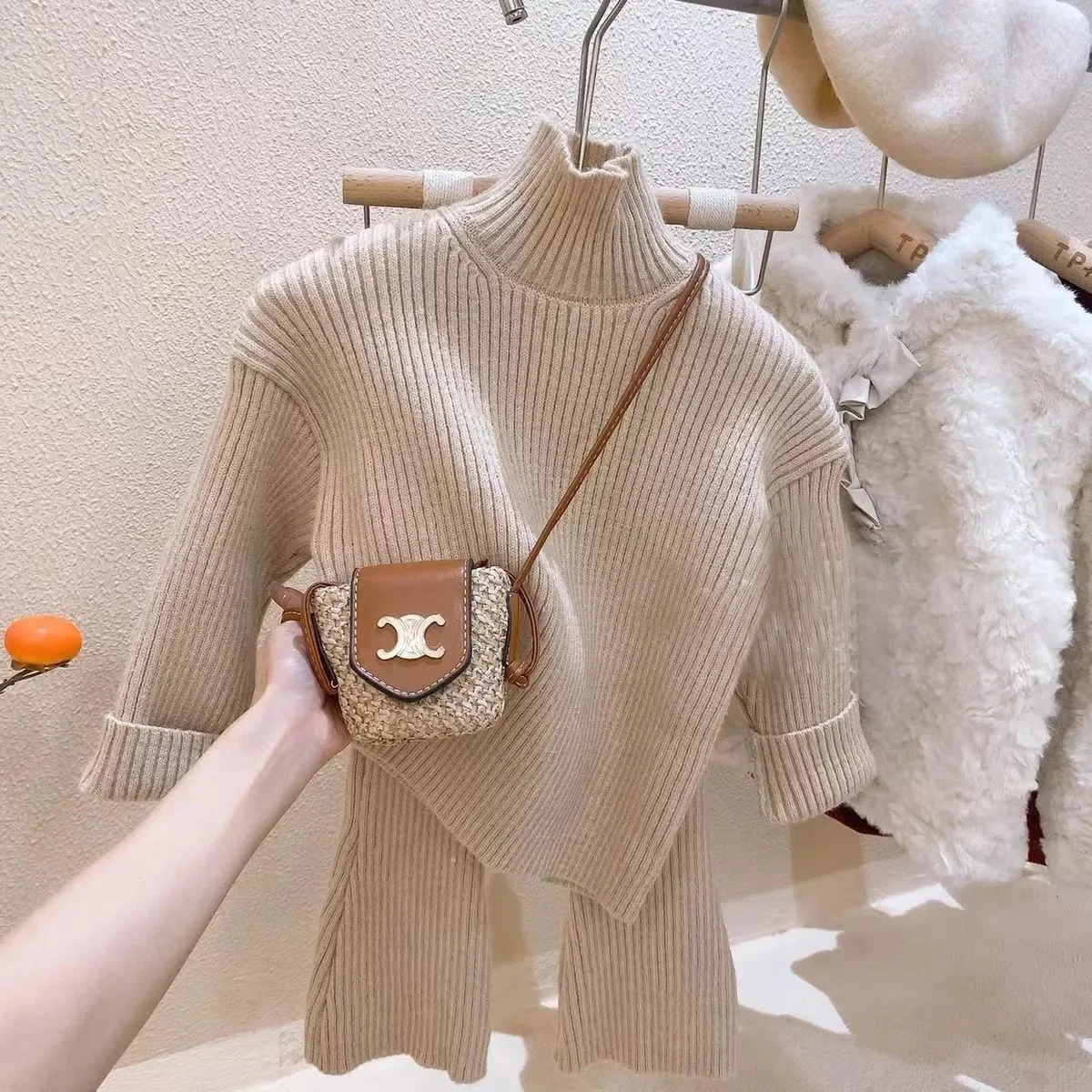 Half turtleneck solid color khaki