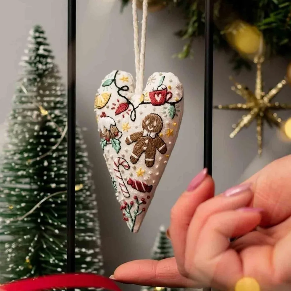 Embroidery Kit Christmas DIY Heart Shaped Hand Embroidered Ornament Xmas Tree Hanging Gift cross stitch kit punch needle embroidery kit