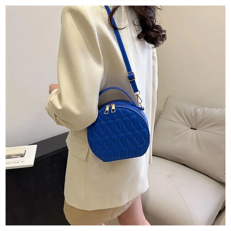 Niche Design Female Crossbody Bag Women's New Fashion Simple Luxury Brand Shoulder Bag Casual Commuter Small Round Crossbody Bag