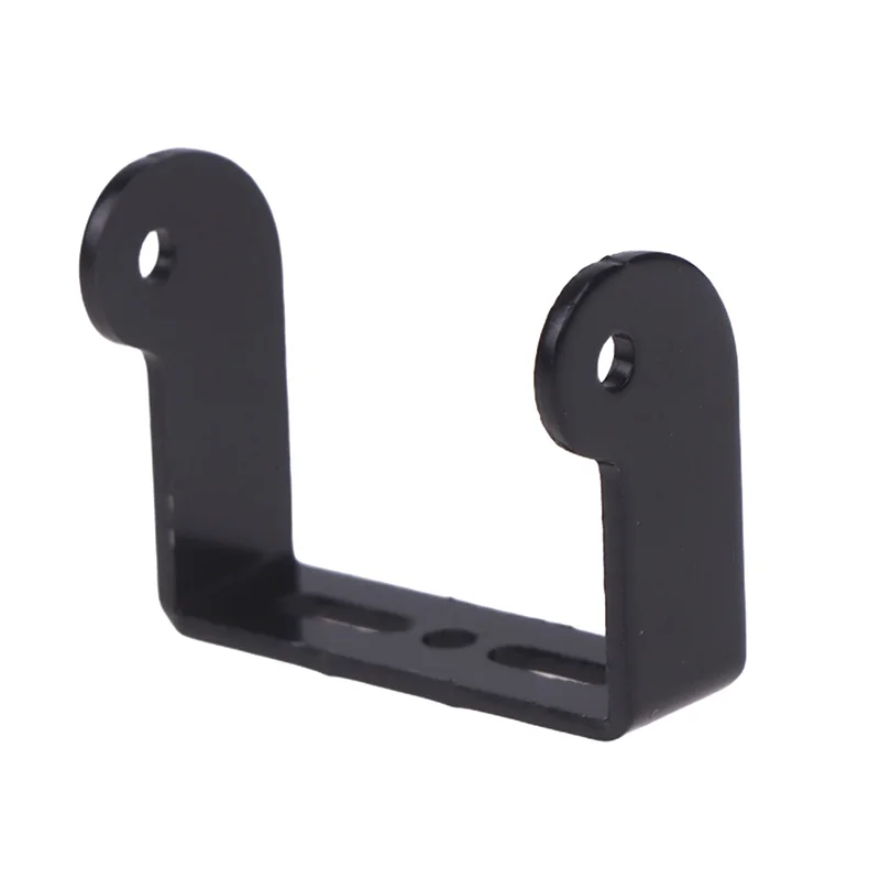 Lot de supports de caméra en métal pour drone, alignés sur une surface.