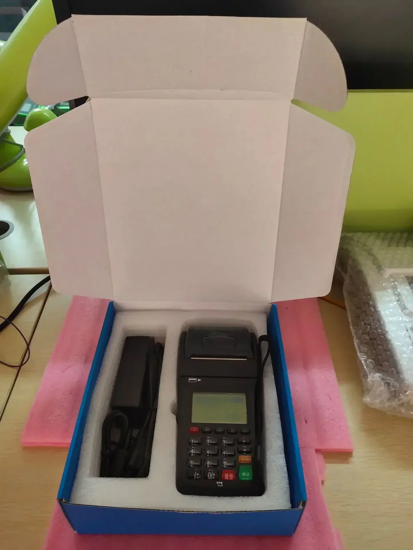 The product can be customized. Handheld consumer machine Portable card swiping machine