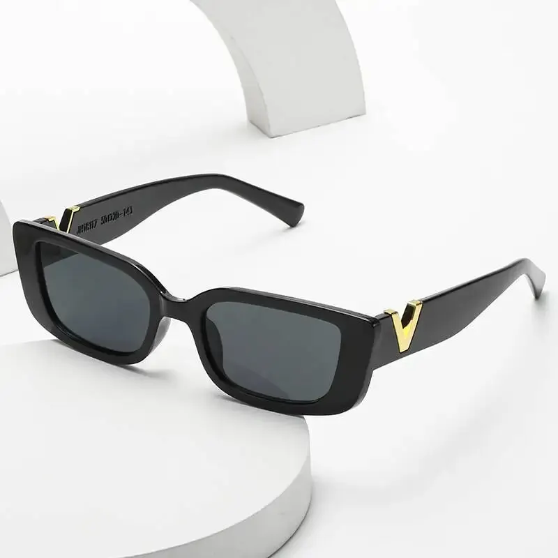 Chic Retro Small Frame Women's Sunglasses - 2023 Edition