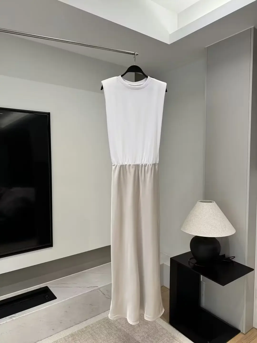 

Women 2024 New Fashion special Silk texture Midi Dress Vintage Backless Elastic Wide Straps Female Dresses Vestidos robe Mujer