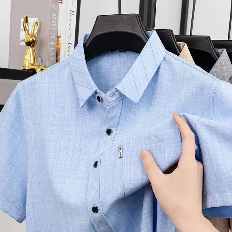 Polo casual da uomo in lino effetto scozzese a maniche corte, morbide e traspiranti, con taschino sul petto. - immagine 4