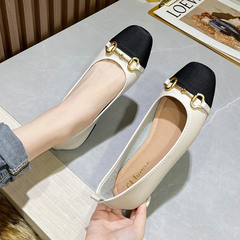 

Fashionable Leather Square Head Flat Bottom Women's Shoes Autumn Color Matching Soft Bottom Large Casual Women's Shoes