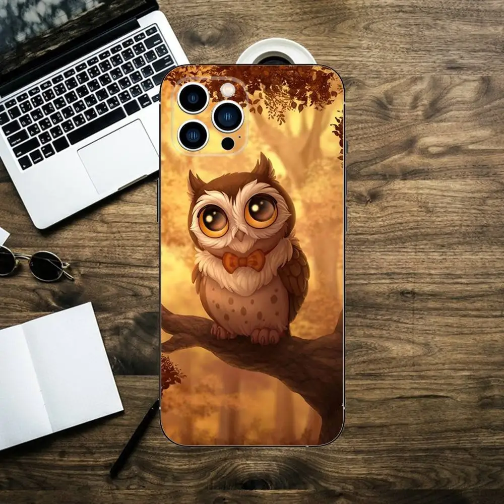 Charming Owl Design Phone Case - Black Silicone Cover