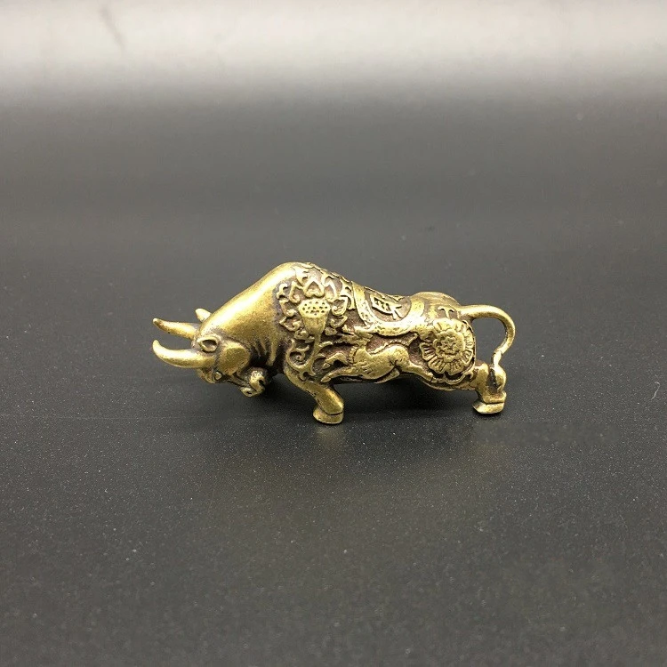 

Сборная китайская латунная резная статуя животного зодиака крупного рогатого скота изысканные маленькие статуи