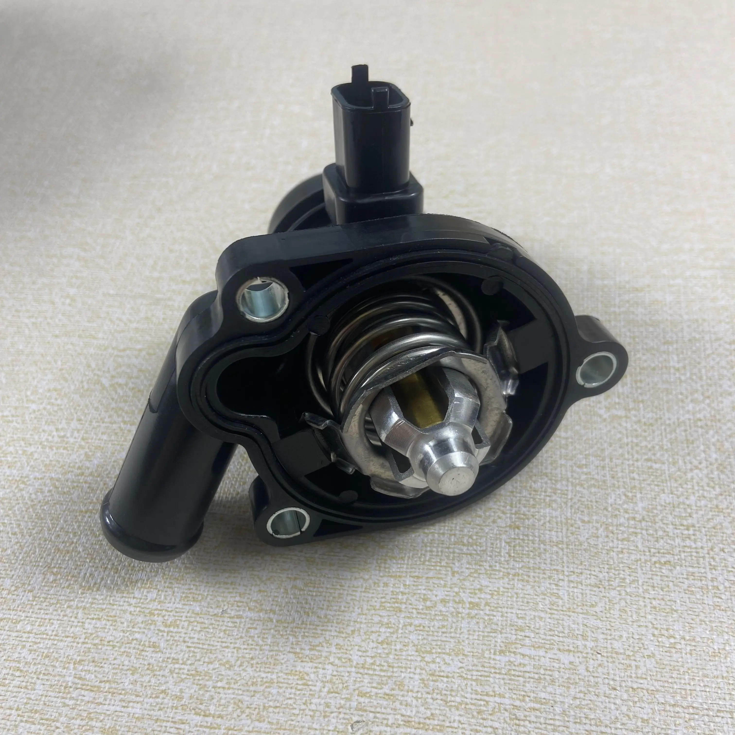 Engine Coolant Housing Thermostat For Chevrolet Cruze Orlando Opel Vauxhall Zafira 55593034