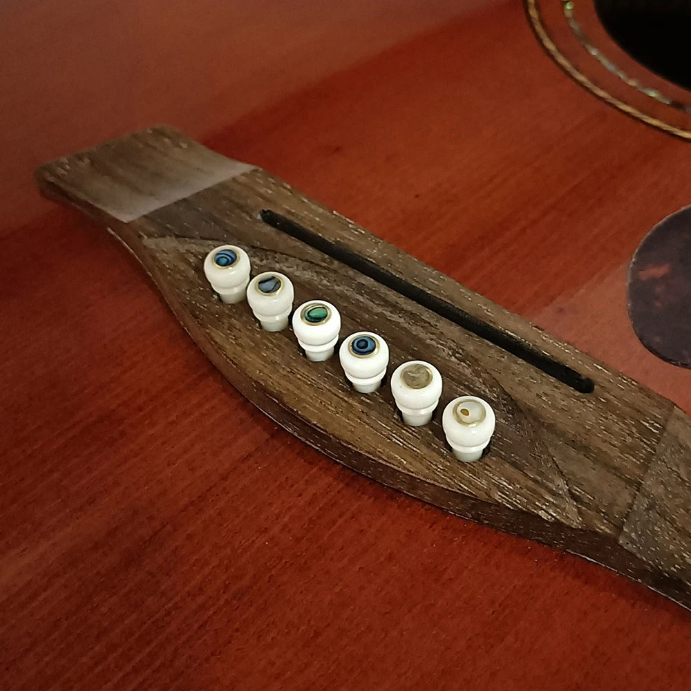 6 Stück Akustik gitarre Bridge Pin Gitarren saiten Nagel fester reiner Knochen mit Gitarren Bridge Pin Puller – Detail 10