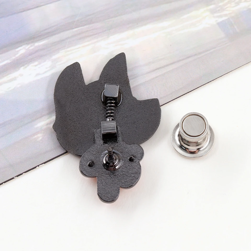 Cult Of The Lamb Fox Follower Brooch Fridge Magnet Dual-purpose