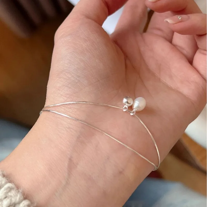 여성을위한 실버 컬러 더블 레이어 진주 라운드 비드 펜던트 팔찌 패션 주얼리 미니멀리스트 액세서리 도매