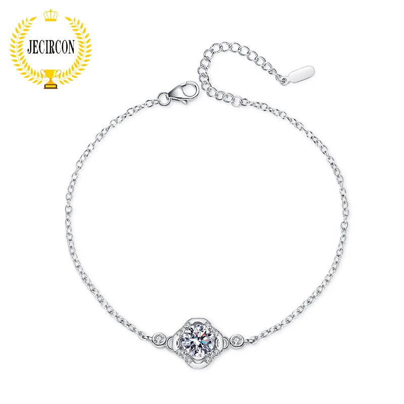 Женский браслет с муассанитом