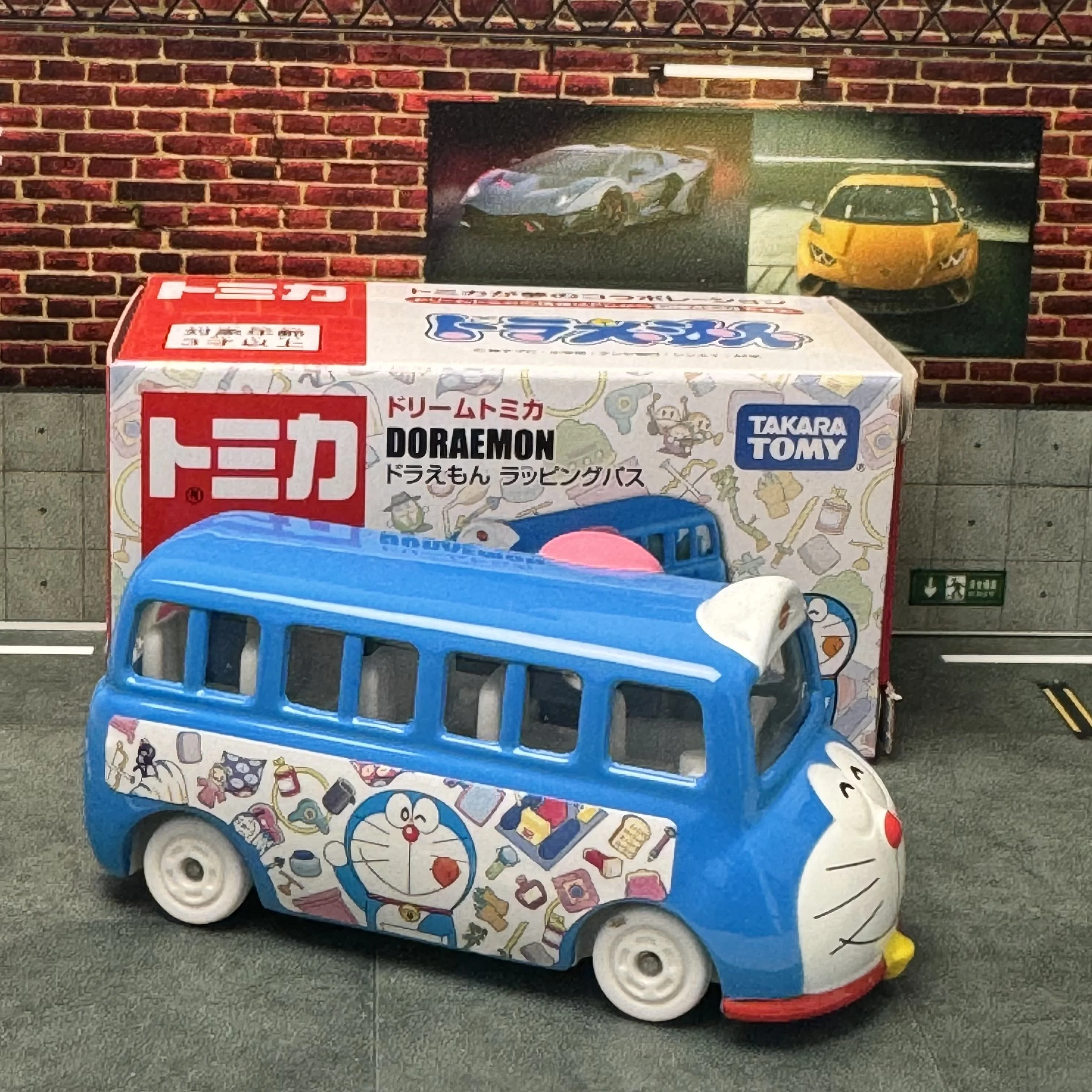 TOMY TOMICA Dream Alloy Car NO.158 Doraemon Bus Model Miniature