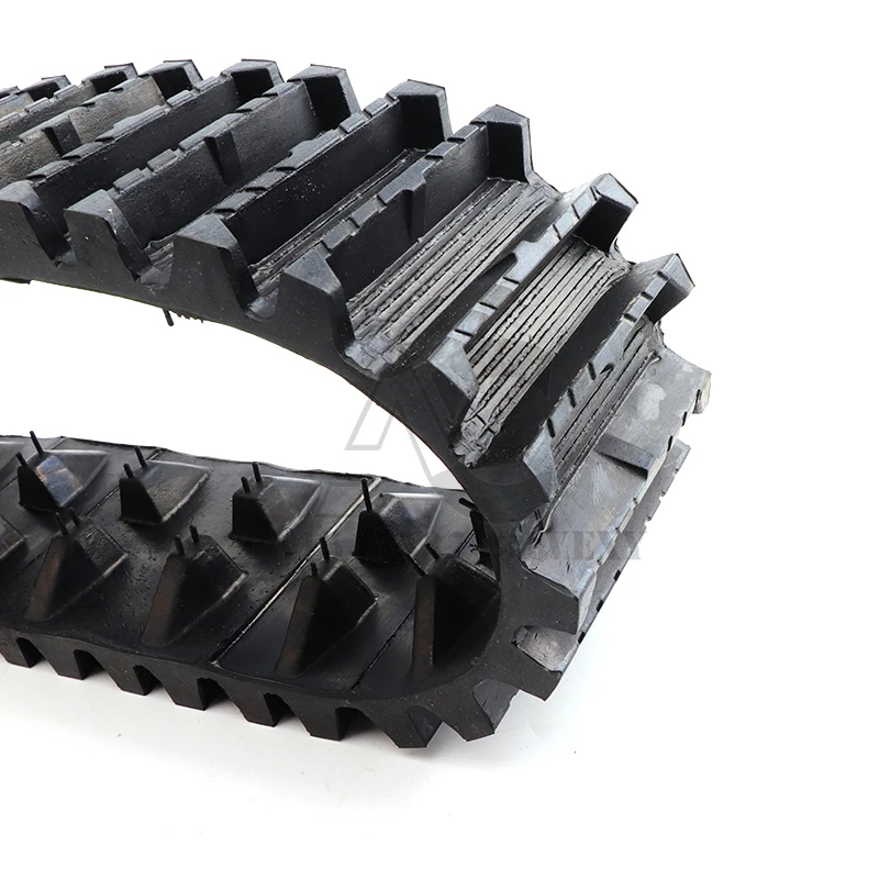 Piste en caoutchouc pour Karting Buggy UTV Quad ATV - Neige et Sable montrée sous différents angles.
