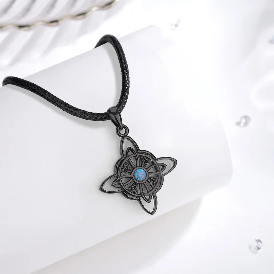 Collana in argento sterling con nodo celtico della Trinità e zaffiro: gioielli artigianali boho irlandesi - Italia