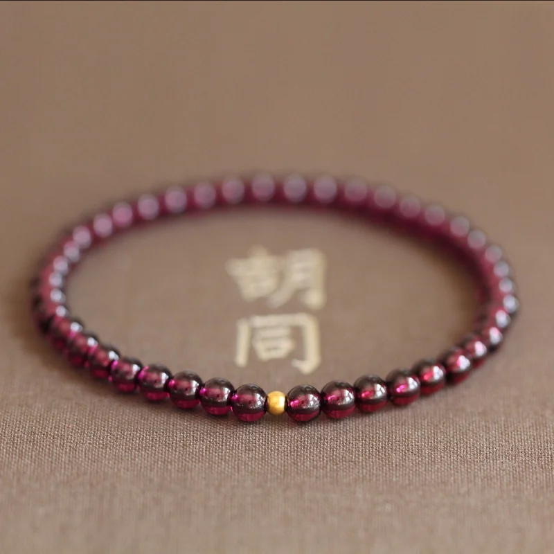 

Женский браслет из натурального граната высокого качества