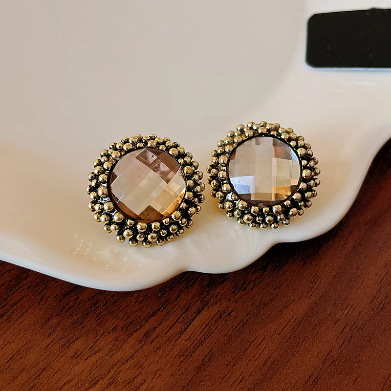 Earring Vintage Bronze Rhinestone Stud Simple Fashion Round Flower Earrings Women Wedding Jewelry Personality Gifts