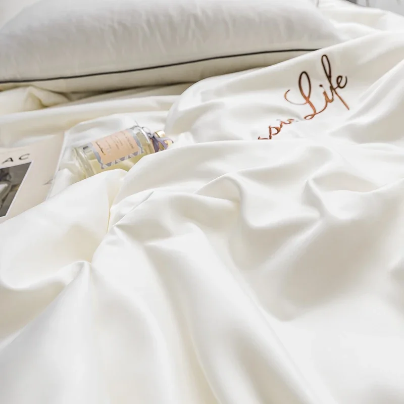 Summer Quilt 100% Washed Silk Summer Quilt Embroidery Smooth Ice Cooling Comforter for Bed Silky Solid Blanket Soft Cool Summer Blanket