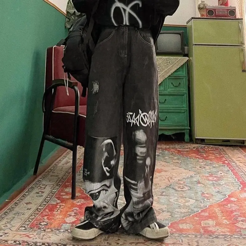 Рисунок 3 - Женские рваные джинсы в стиле Харадзюку