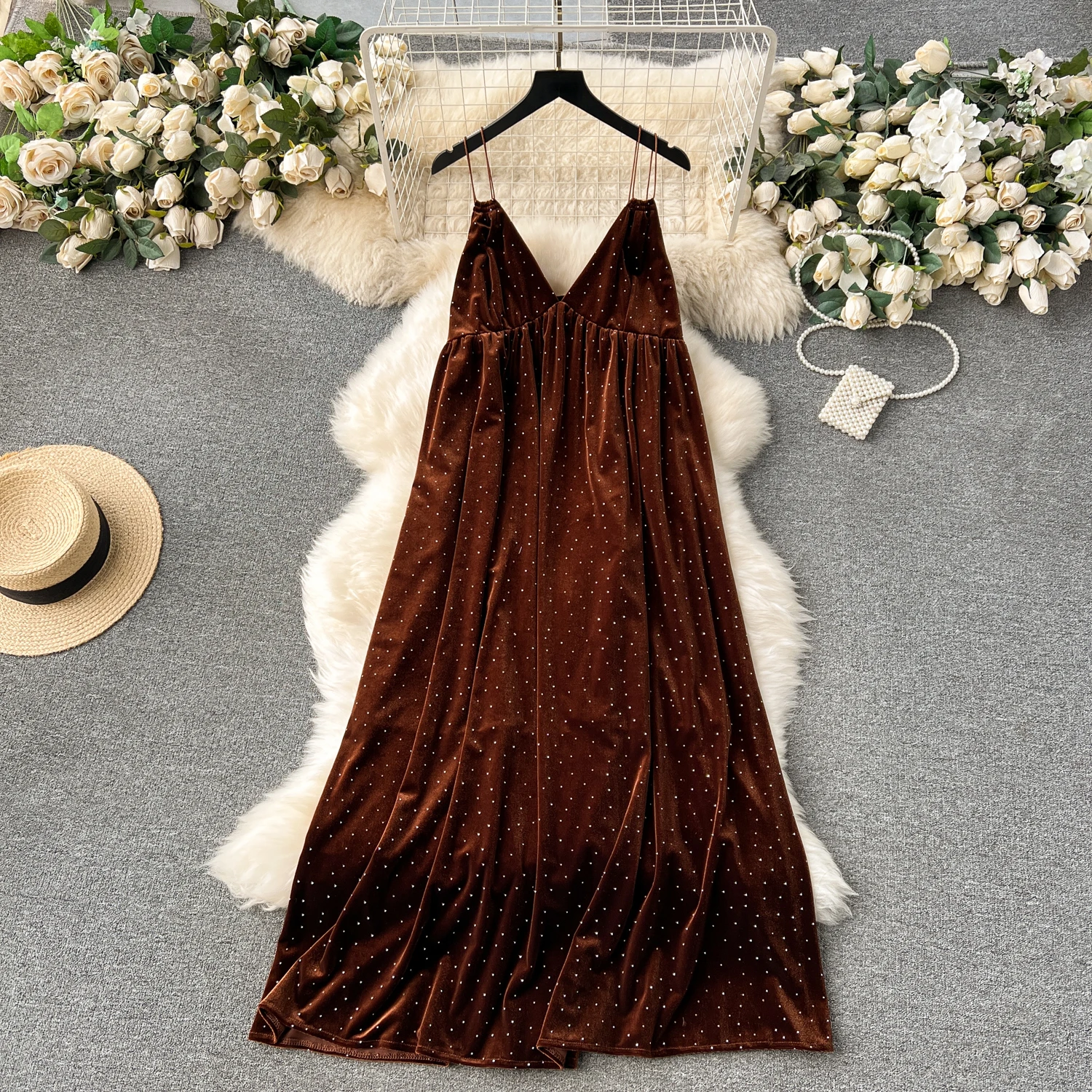 

Clothland Women Vintage Velour Strap Dress Spaghetti Straps V Neck Sleeveless Backless Retro Female Midi Dresses Vestido QD285