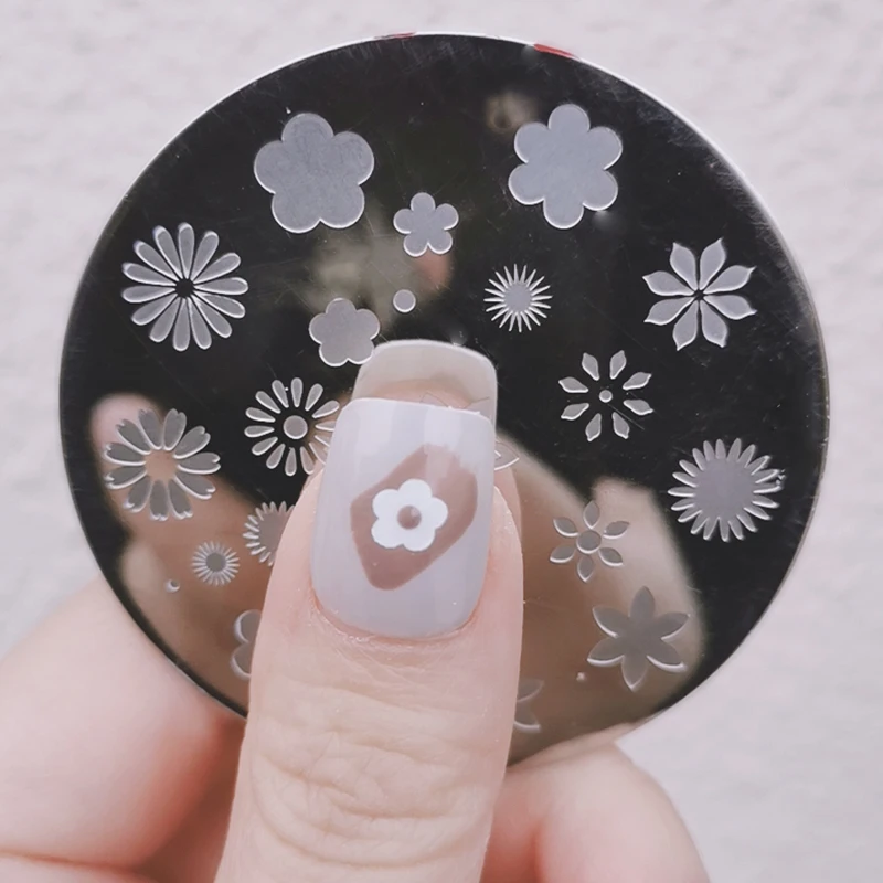 5.6cm Round Christmas Nail Stamping Plates Snowflake/Star/Leaf Stamping For Nail Stencils Printing Template Stamp Nail Art Tools 5