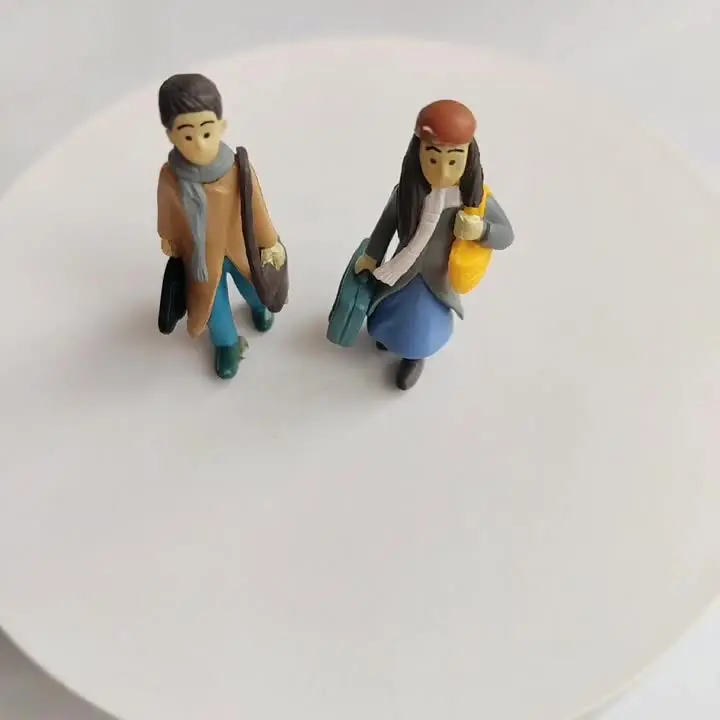 トランクの置物、ミニチュアクラフト、フェアリーガーデンノメ、モステラリウム、DIY装飾、1ペアを持つ汗の愛好家のカップル