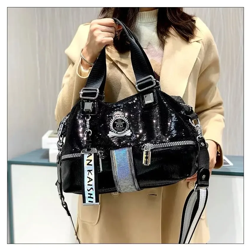 Large Capacity Handbag - Decoration Detail