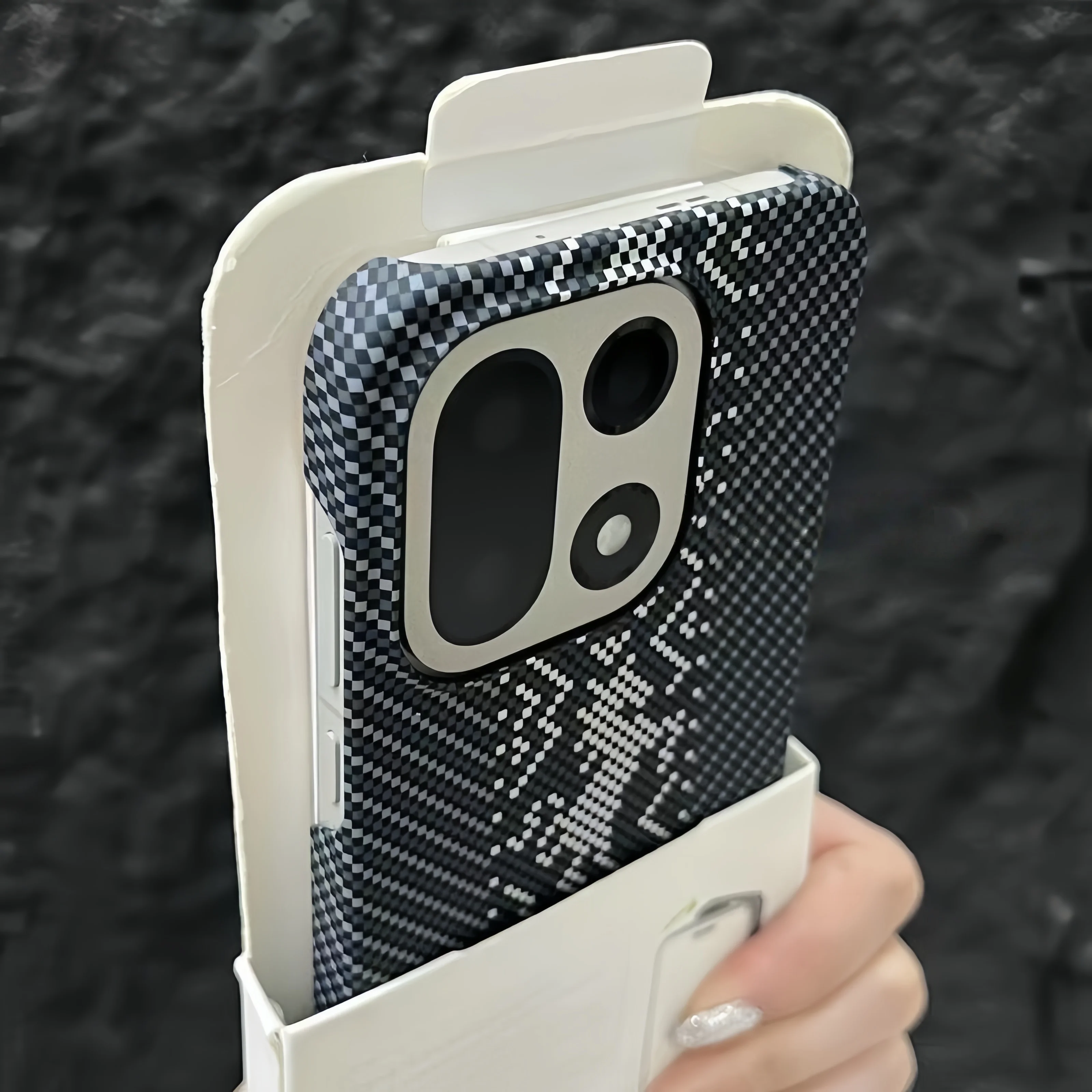 Sleek Carbon Fiber Texture Shockproof Frameless Cooling Phone Case
