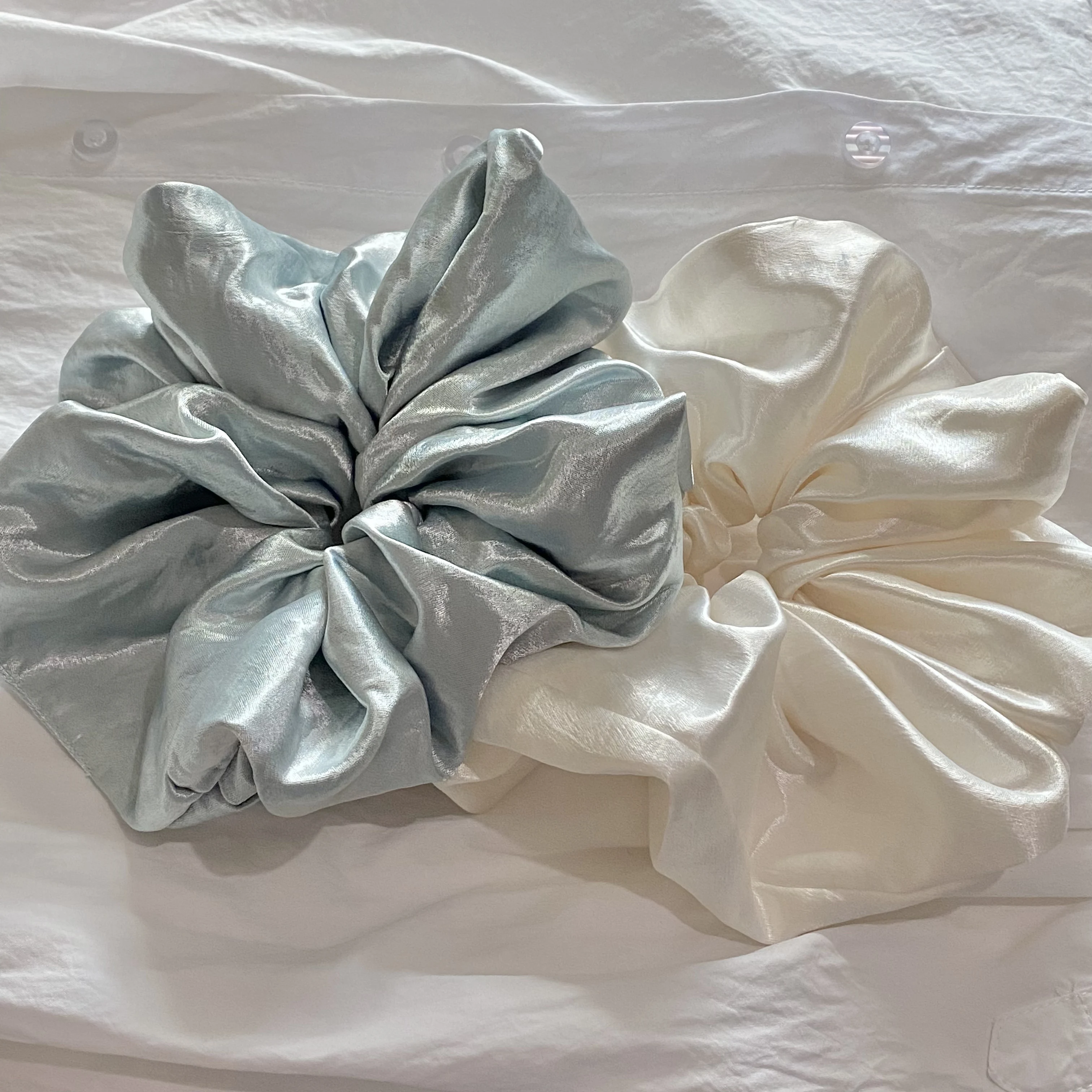 1PC Satin Hair Scrunchies Set, Light Blue And Creamy White Hair Ties, Elegant And Shiny Hair Accessories For Women