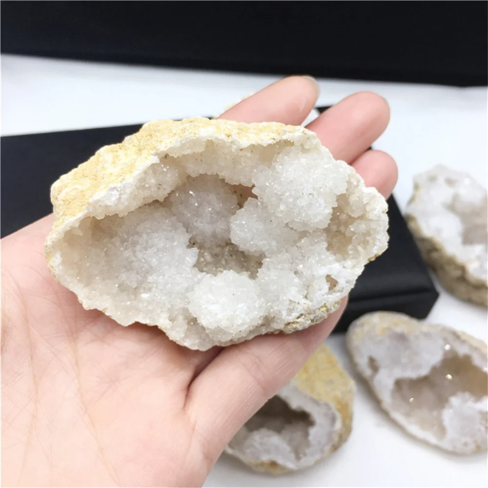 

Natural Hollow Agate Crystal Hole Hollow Crystal Agate Hole Raw Ore Mini Home Decoration