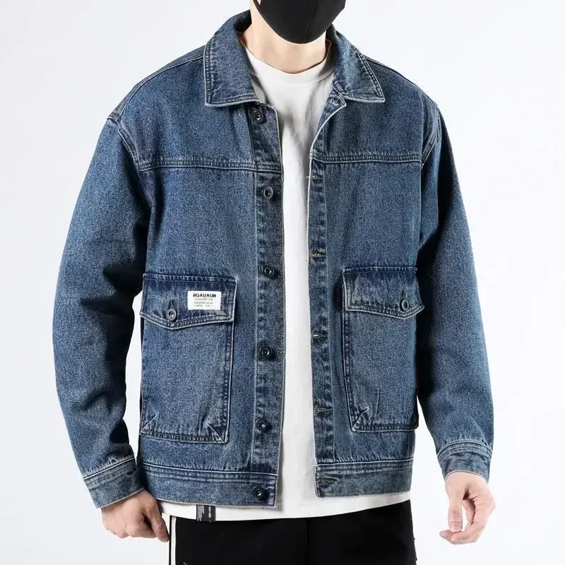 thumbnail image 1 of Abrigo de jeans para hombre con bordado Chaquetas de mezclilla para hombre Azul Hombros anchos Alta calidad Talla L Estilo coreano Diseñador Corea Y2k G, 1 of 5