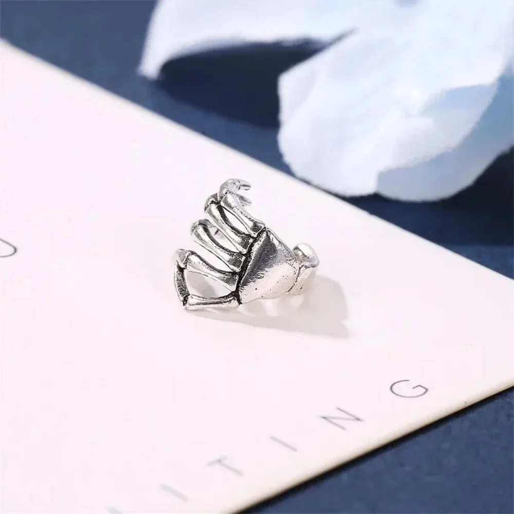Vintage Gothic Skull Hand Ear Cartilage Clip Fake Piercing Earrings Men Women Punk Hip Hop Rock Halloween Niche PartyJewelry