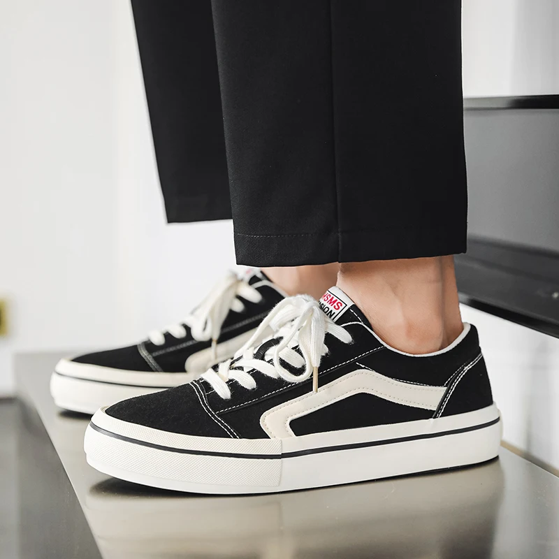 2024 Classic Black Men's Canvas Shoes Comfort Lace-up Vulcanized Shoes Man Skateboard Breathable Canvas Sneakers Men Espadrilles 2