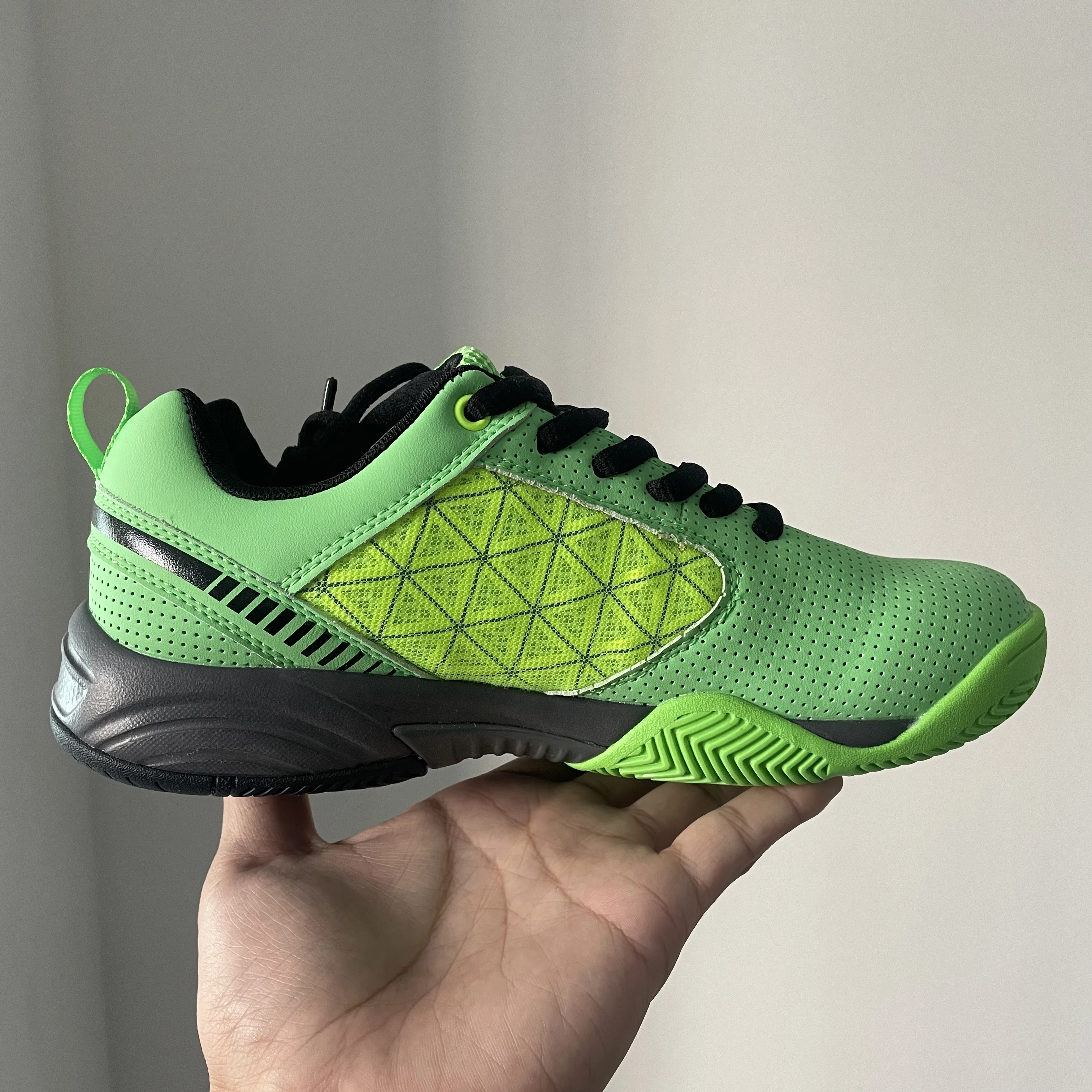 Indoor and outdoor non-slip wear-resistant badminton shoes Mesh breathable table tennis sports shoes Training sports